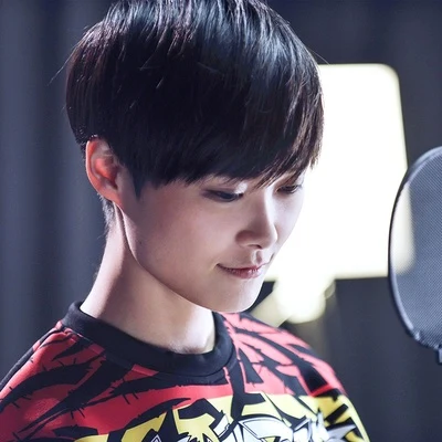 李宇春 (Li Yuchun)/MC Hotdog 熱狗千年遊