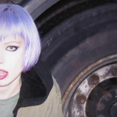 Crystal CastlesI Want to **** Alice Glass