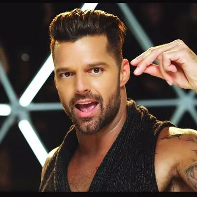 Ricky MartinCome With Me (Spanglish Version)